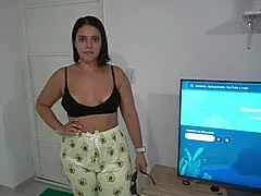 madrastra milf tells stepson 'let's just watch a movie' but gives blowjob 😏 - thepaug