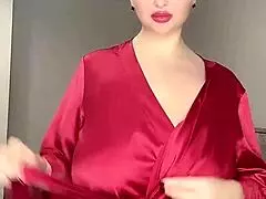 巨乳天然おっぱいでセックス下着選び！