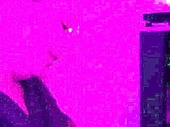 Plavuša domaćica zadirkuje velikim sisama pre dubokog grla i davljenja na kurcu