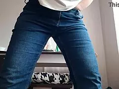 That hot secretary is masturbating right in the office, so steamy