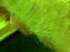 Μαύρη γυναίκα μαλακώνει μουνί με παιχνίδια σε γκλαμουρ σόλο