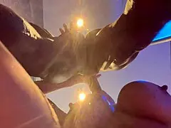 Джейсон Лав ебет в глотку похотливую брюнетку-милфу, разнося пизду