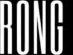 Na academia, barbie musculosa de peitos falsos aguenta pauzão, fode forte até creampie