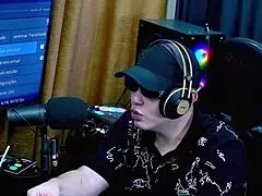 Belinha baracho got on all fours on the podcast table and showed her ass in detail, ruan took full advantage - popum in the shack