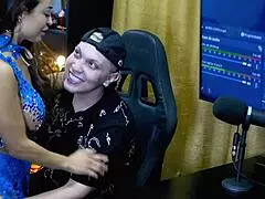Belinha baracho got on all fours on the podcast table and showed her ass in detail, ruan took full advantage - popum in the shack