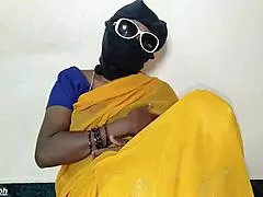 South Mallu Aunty Takes Huge Banana Deep In Pussy