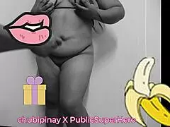 zašto me deda naterao da plešem ovako, sa velikim sisama i krupnom guzom koja se trese u kadi?