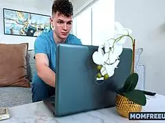 Agente milf deja que hacker la folle freeuse Sadie Rose Josh Rivers 😏