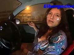 follando en el auto despues de la fiesta, casi descubiertos?