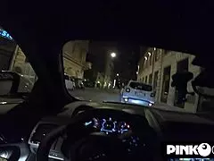 Vad händer när kurvig MILF går loss med leksaker på galna natten i Rom?