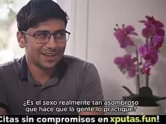 Oh man, these two beauties are totally enjoying that threesome sex with creampie in spanish sub