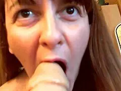 Italian slut enjoys wonderful squirting orgasm.