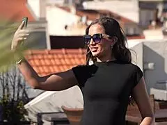 lara belle coquine veut se la prendre dans le cul