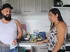 descubro mi esposo infiel, me desquito follando con el fontanero colombiano, orgasmos intensos