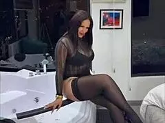 Panecillo tepesinde beni ve üvey kuzeni sikmeye davet