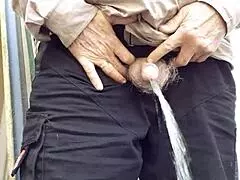 Olgun komşu Rustyas1 ev yapımı sahnede küçük yarrağa işeme günü geçiriyor