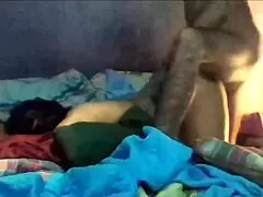 Angie casada sometida a tragar pija disfruta de complacer a otro macho se hace dar por el culo grita de placer y dolor mientras recibe duro gozando al sentirse puta