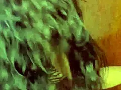 Olha nos meus olhos e sente essa buceta molhada macia apertando até você gozar dentro de mim