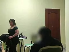 Velika rit tašče raztrgana v hovem domačem jebanju