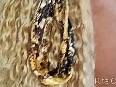 Ach bože, tře mou kundičku a šílí mě to!