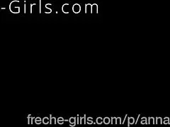 wunderschöne versaute katze der teen 18+-pussy wartet weit geöffnet von monströsem p