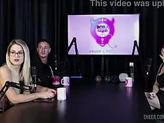 Kompilácia handjobov Mary Red Queen v Bora Cast s Bruna Carlos, pozri na priesvitnej červenej