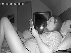 milf jackhammers clit before bed spy cam