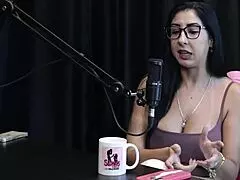 Did Renatinha Melo get fucked in the middle of the sea during swing house visit?