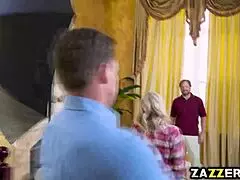 Veríš že táto horúca milfka cucá Kyle Masonov obrovský kokot takto?