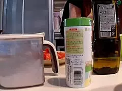 Hűtlen háziasszony Mai naponta creampie-t kap