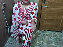 Hindi teen stepson sneaks up on stepmom as she changes clothes in the room, and she enjoys it with Hindi audio.