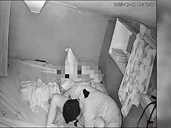 Maman asiatique potelée rend visite à sa copine pour une baise chaude