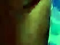 Mãe do melhor amigo no chuveiro quente fodendo gostoso