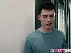 לקחת את אשת אבא היפה כמובן מאליו זו טעות? היא תלמד אותו