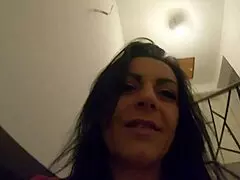 Milfycalla seikkailu: maistuu suolainen pilluvirtsa esittely