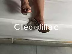 Cleo cadillac o pauzudo meteu com forca estrangulou e gozou dentro