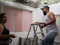 Me Folle al Técnico Electricista para Pagarle, Me Coge Como Puta en Todas Posiciones!