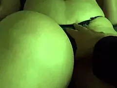 mi madrastra madura infiel hablando con mi padre mientras me la follo