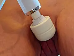 EIN FREUND MIT BATTERIEN - A BOYFRIEND ON BATTERIES