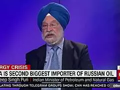 Feeling the intense destruction, this milf is overwhelmed by Singh Pur