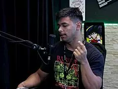 Aprendeu A Gravar Pornô Tem Os Ângulos Corretos Teve Que Aprender A Fuder Melhor E Precisa Saber O Nome Das Posições - Guilherme Filmmaker Pornô Watch On Sheer Red