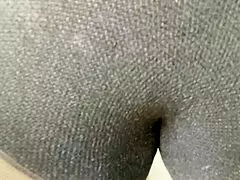 Styvsyster retas utan trosor i genomskinliga strumpbyxor