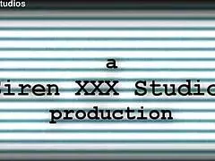 אישה מזיינת את חבר של בעלה בפומבי בלהט!