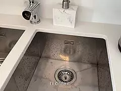 ママ外出で上階の親友に塩とチンポ欲しがられてフル！