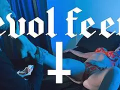 She provides expert foot services in a casual setting