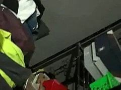 What kind of head does that white hooker give?