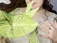 Big natural tits wiggle wildly!