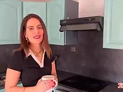 joy coquine en manque se poutrer par une belle bite 😈