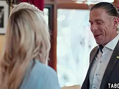 Σύζυγος φέρνει σπίτι κοπέλα ίδια με αυτή για τον άντρα της