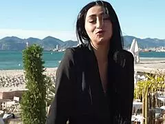 Didi zdominowana na życzenie! Pokazuje owłosioną cipkę w bieliźnie